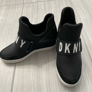 DKNY Wedge’s 🖤⚪️